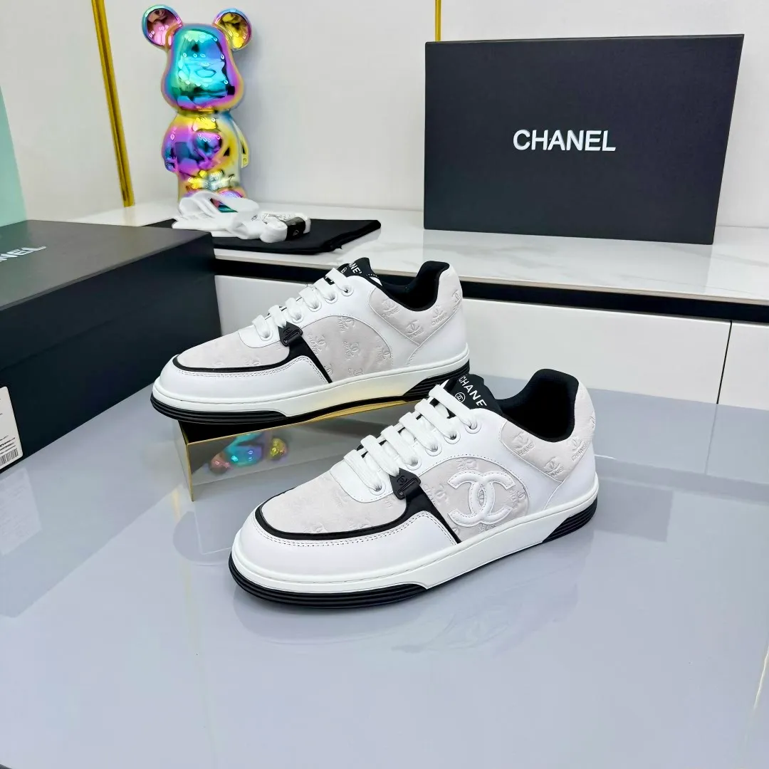 👟👟Ex-factory price 620👟👟High quality! ! ! CHANEL Chanel 25A latest thick-soled casual sports shoes. The counter is synchronized. The counter is very popular. It is a shoe that is very difficult to buy. The most popular thick-soled casual shoes on the Internet. As you can imagine, the most popular thick-soled casual shoes can not be missed. It has both good looks and comfort. Simple and versatile. The thick sole increases the height and is super versatile. Whoever wears it will look better. Upper: cowhide stitching. Lining: breathable mesh. Outsole: TPU original outsole. Size: 35-41 👉